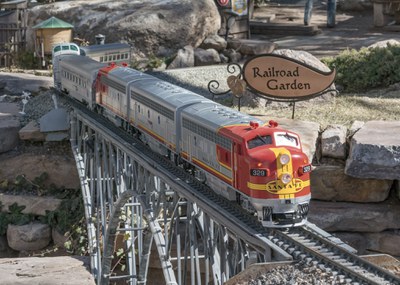 Train Tracks in your Garden Show