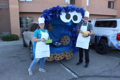 Photo of cookie monster trunk or treat station